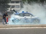 Περιπολικό BMW i3 τυλιγμένο στις φλόγες (video)