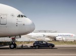Porsche Cayenne ρυμουλκεί Airbus 285 τόνων (video)