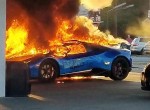 Έβλεπε τη Lamborghini του να τυλίγεται στις φλόγες
