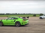 Porsche 911 GT3 RS vs VW Beetle: Φαινομενικά είναι μια άδικη «μάχη» αλλά το VW κρύβει μια ηλεκτρική έκπληξη! [Video]