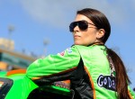 H Danica Patrick παραδίδει την 1η Chevrolet Camaro