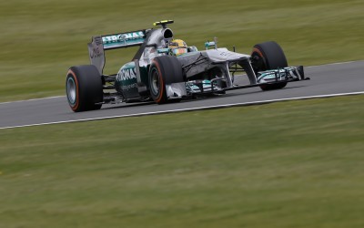 Ο Hamilton στην pole position