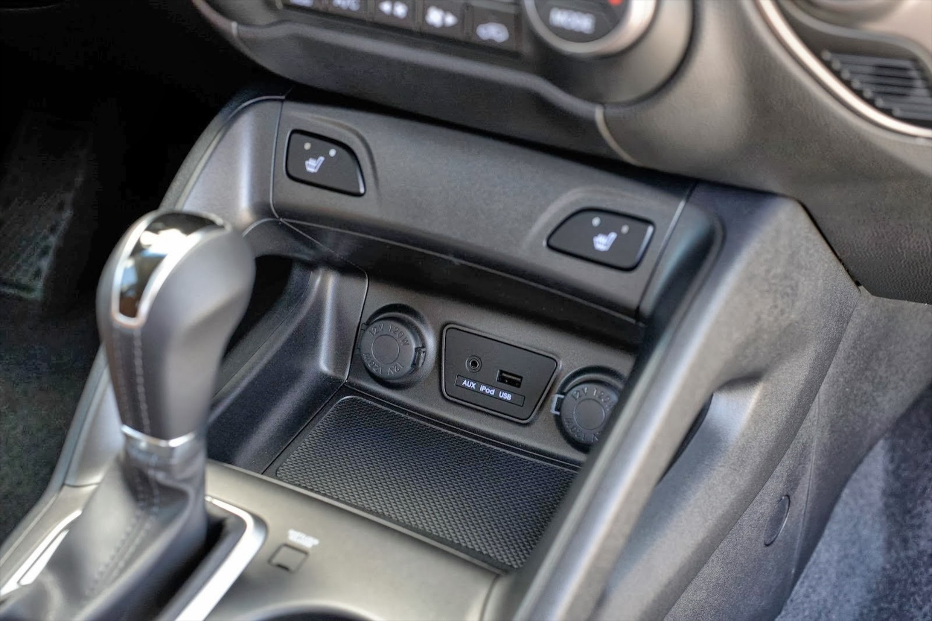 Η Hyundai αντικαθιστά τους αναπτήρες με θύρες USB
