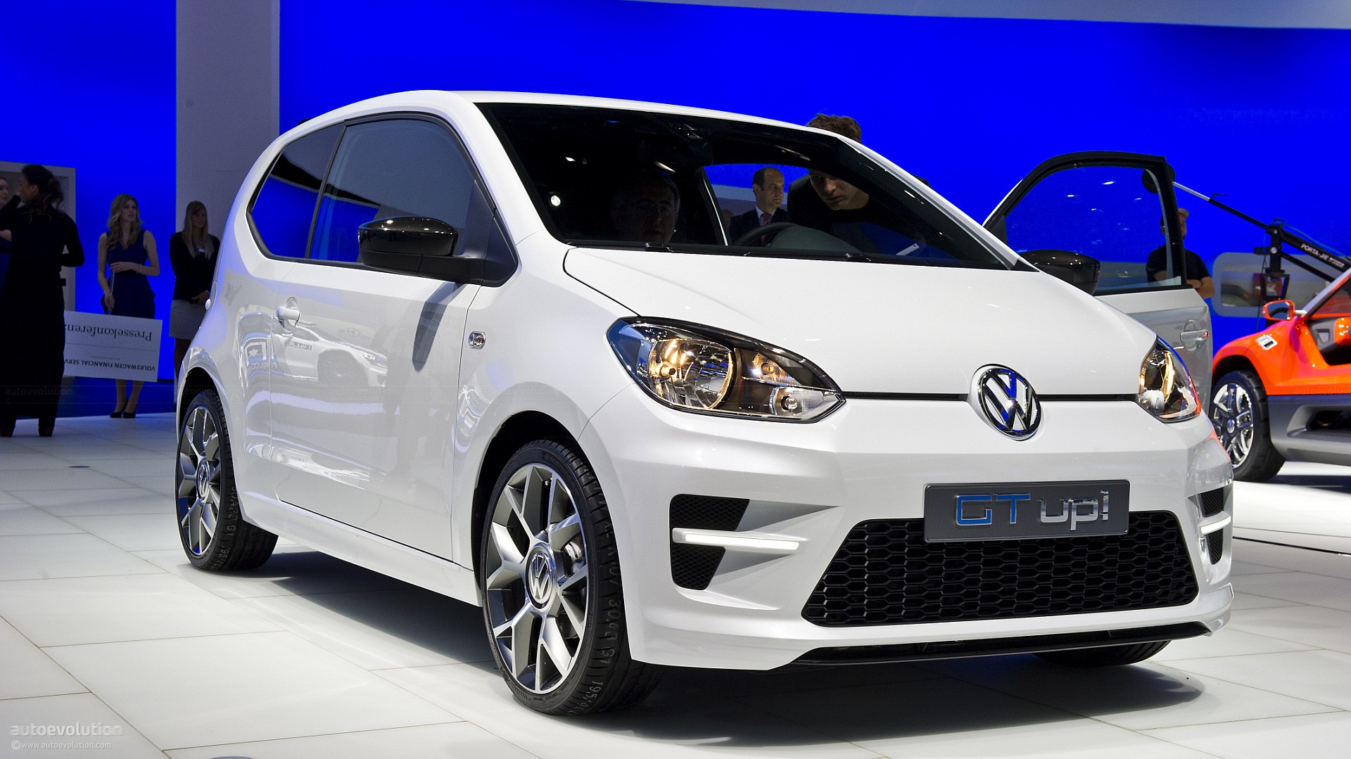 VW up!: Μεγαλώνει σε διαστάσεις η νέα γενιά