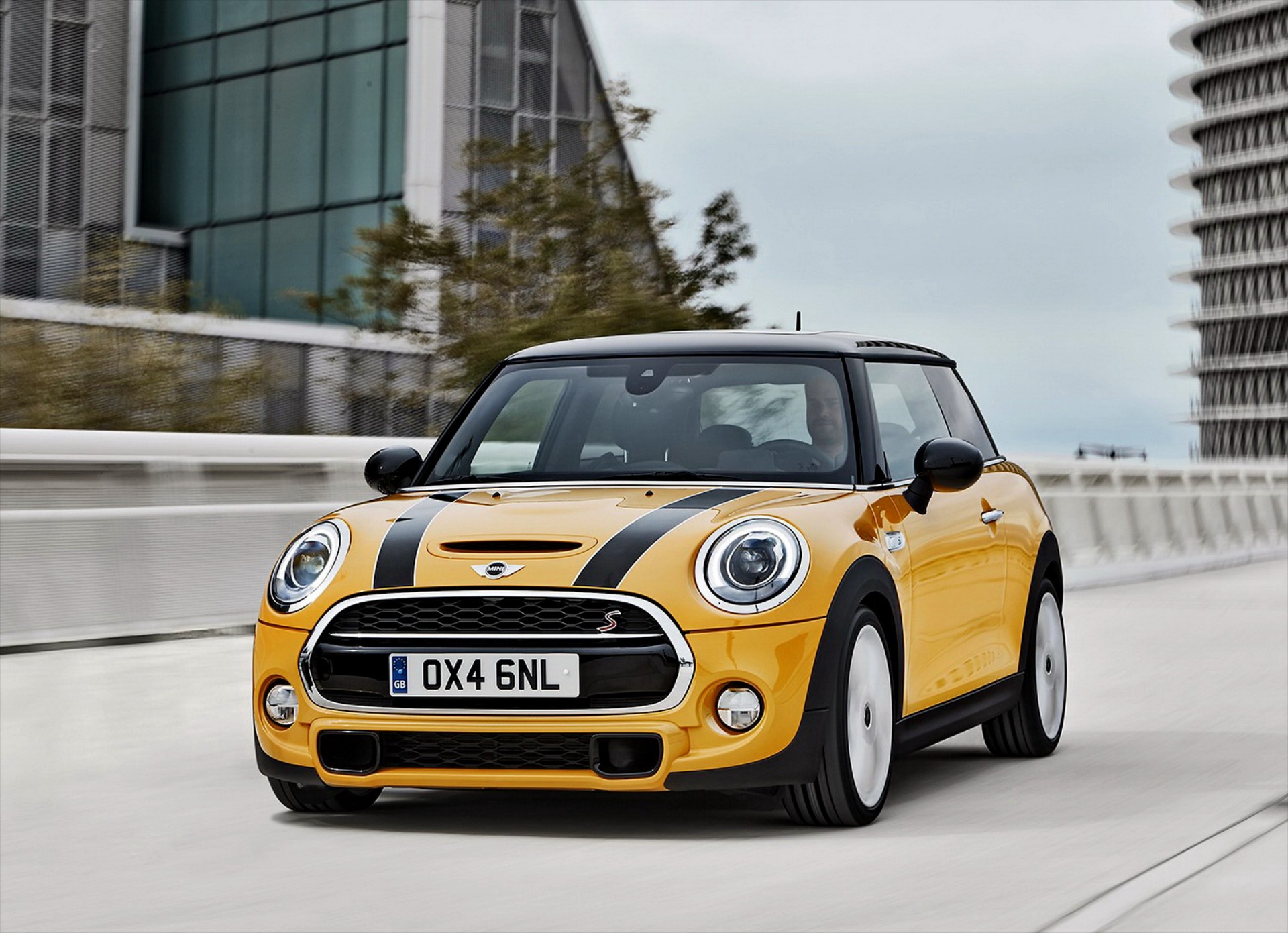 Το νέο Mini “γράφει” στο φακό