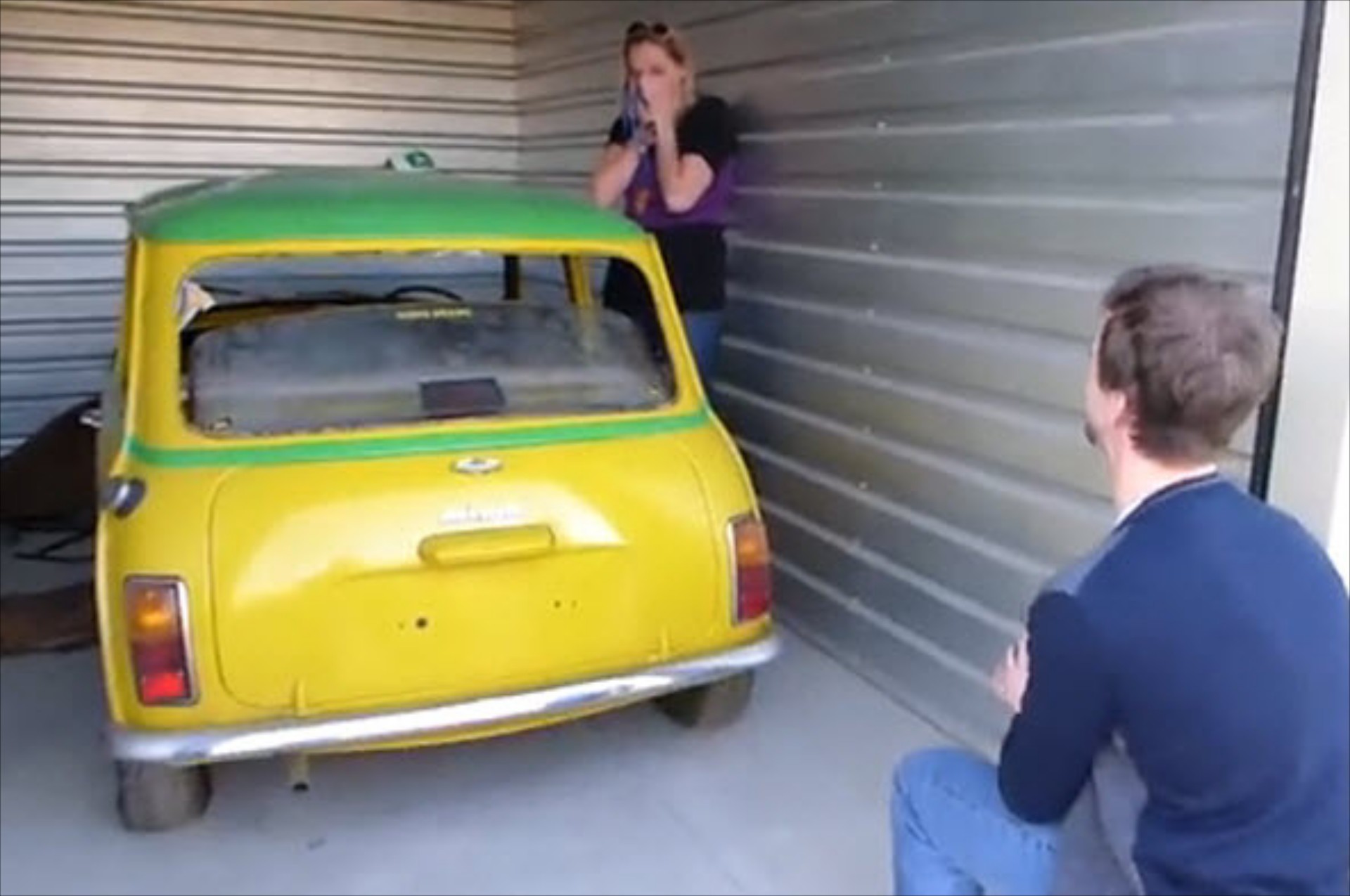 Πρόταση γάμου με Mini του 1975 (VIDEO)