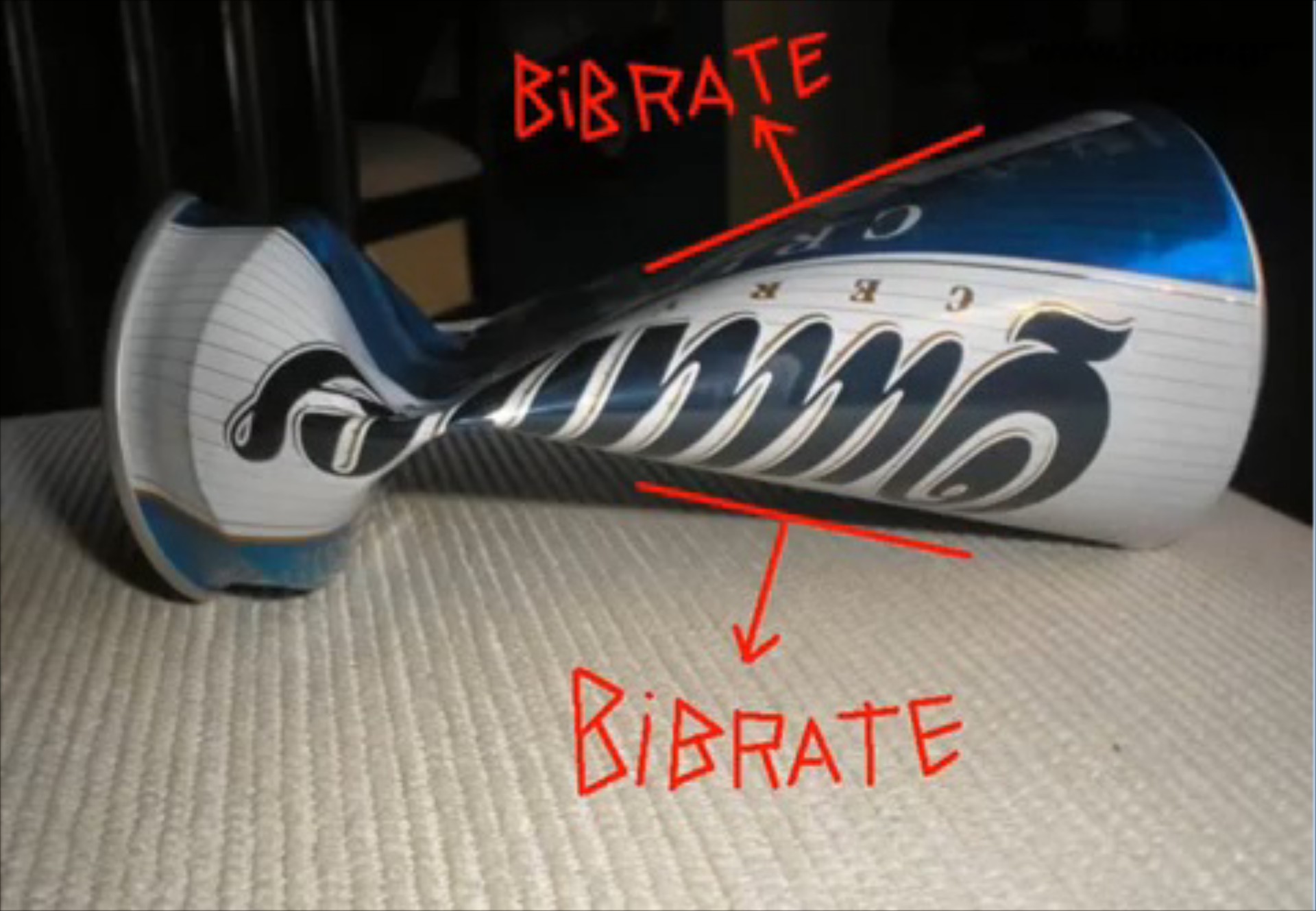 Video: Πώς βγαίνει ο ήχος κινητήρα V10 από κουτί μπύρας

 