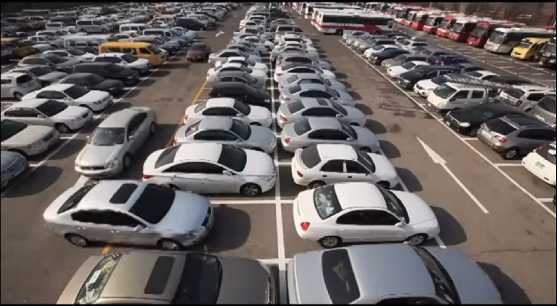 VIDEO: Μια έξυπνη λύση για εύκολο παρκάρισμα