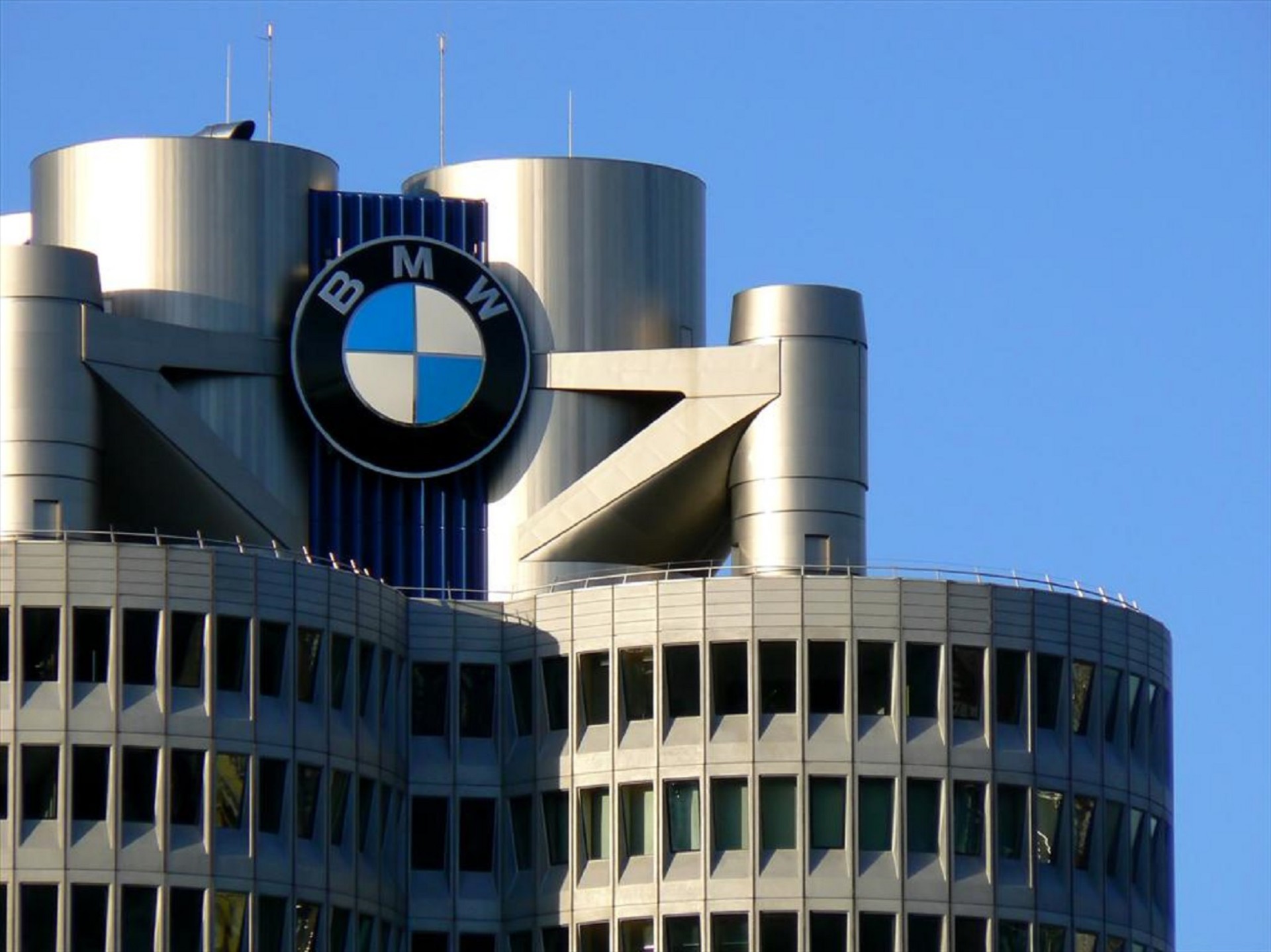 BMW: Οι πωλήσεις 6μήνου ξεπέρασαν τις προσδοκίες