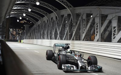 GP Σιγκαπούρης: Κέρδισε ο Hamilton, εγκατέλειψε ο Rosberg