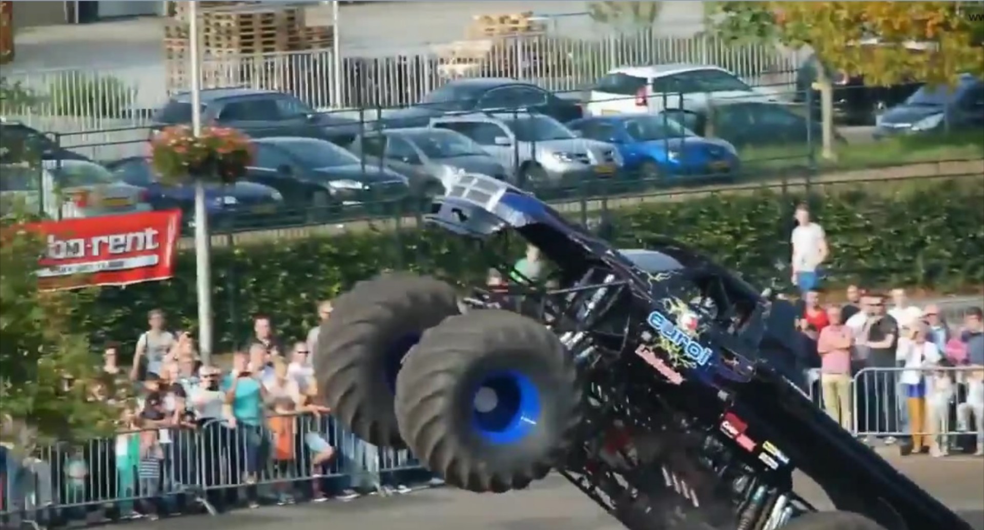 Video: Σοκ με δύο νεκρά παιδιά σε επίδειξη Monster Truck

