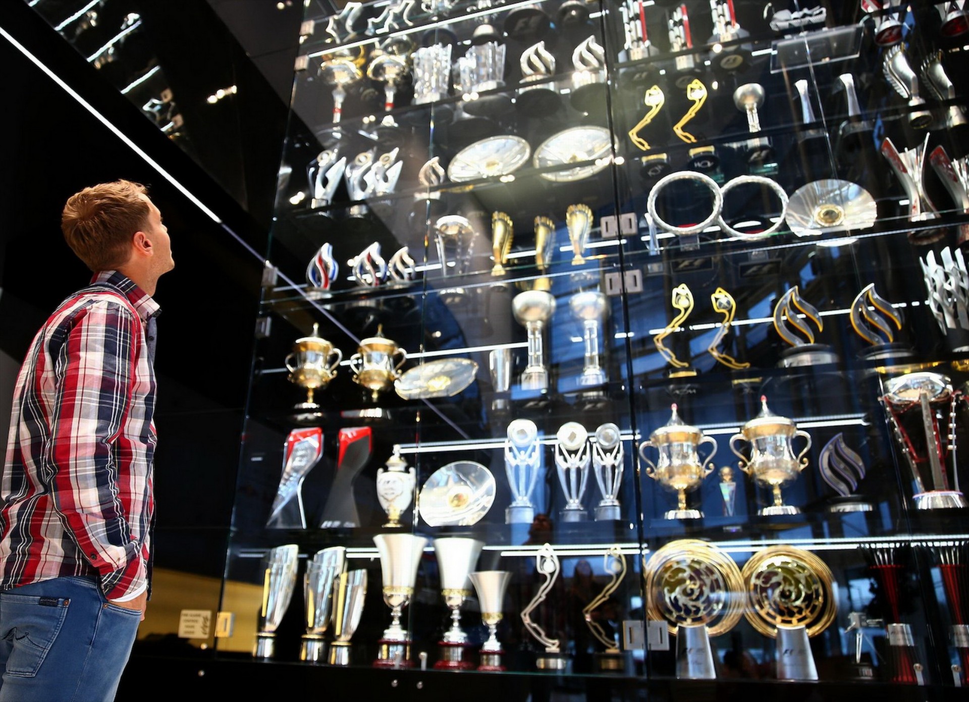 Φτερά έκαναν 64 κύπελλα της Red Bull F1