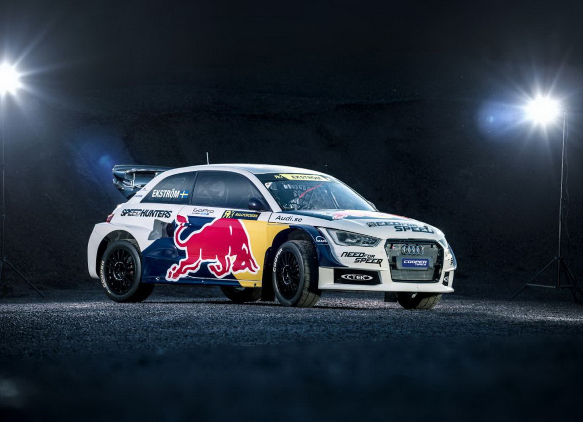 Παιχνίδι στα χιόνια με ένα αγωνιστικό Audi S1