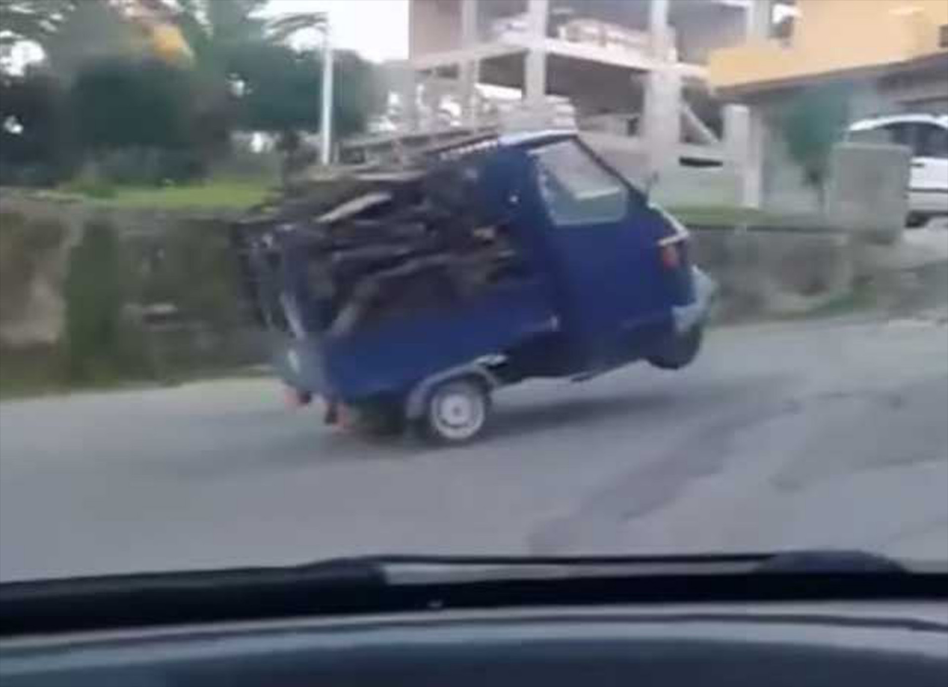 Τρίκυκλο – ανηφόρα σημειώστε 2