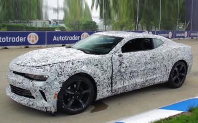 Δημοσιογράφος τράκαρε τη νέα Chevrolet Camaro (VIDEO)