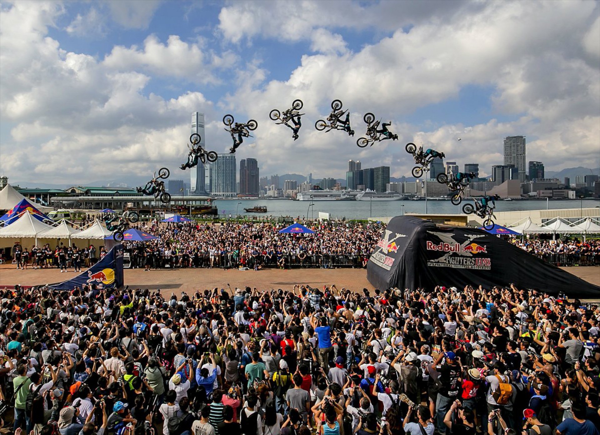 To Red Bull X-Fighters στην Αθήνα στις 12 Ιουνίου