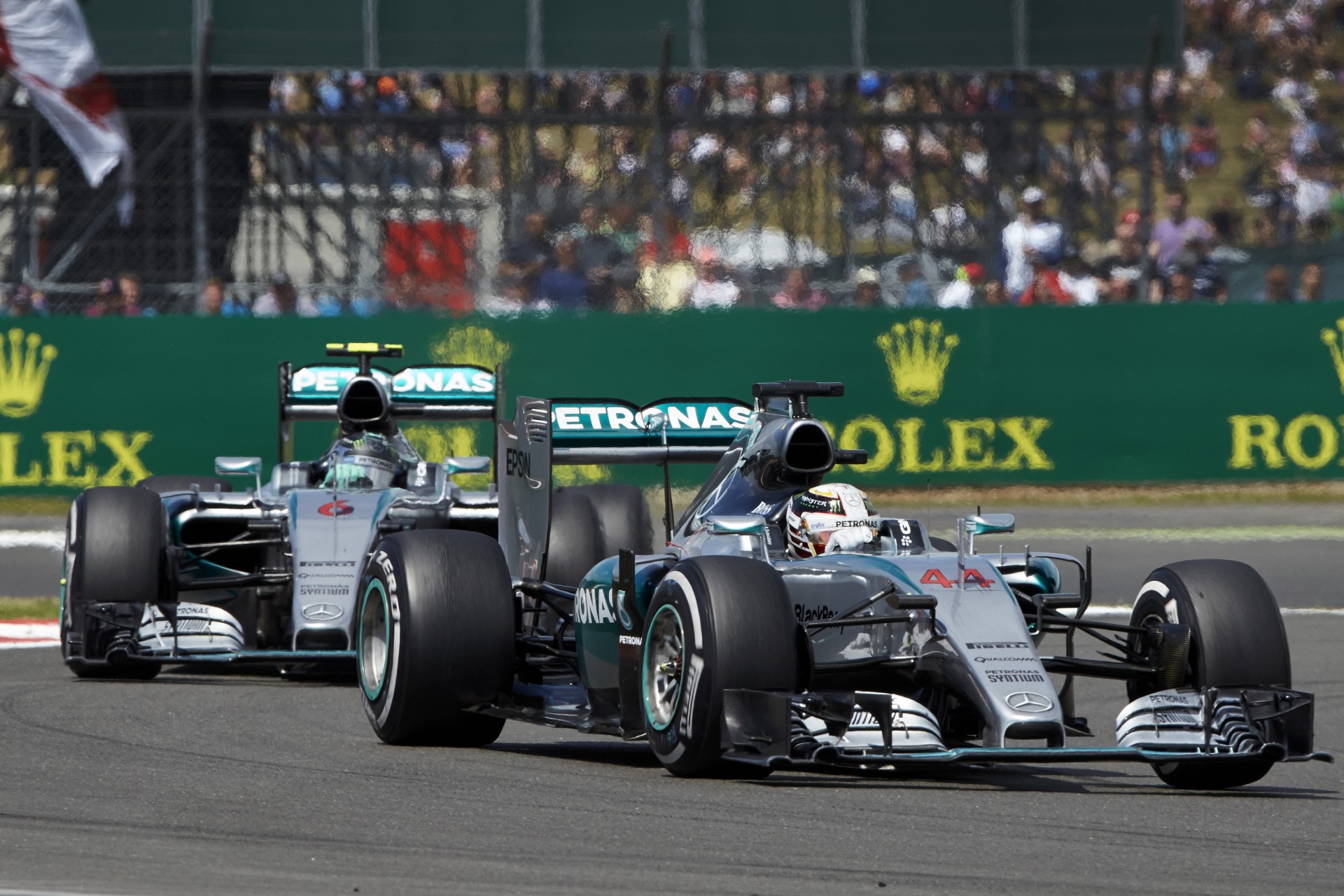 GP Βρετανίας: Φοβερός αγώνας με νικητή τον Lewis Hamilton
