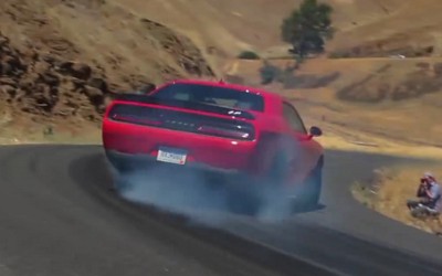 Dodge Challenger 707 ίππων πάει με το… «πλάι» (VIDEO)