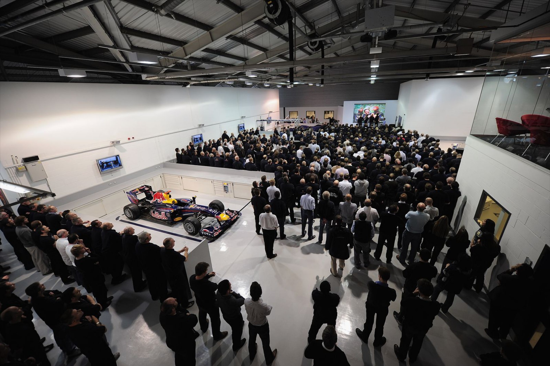 VIDEO: Free running μέσα στο εργοστάσιο της RBR