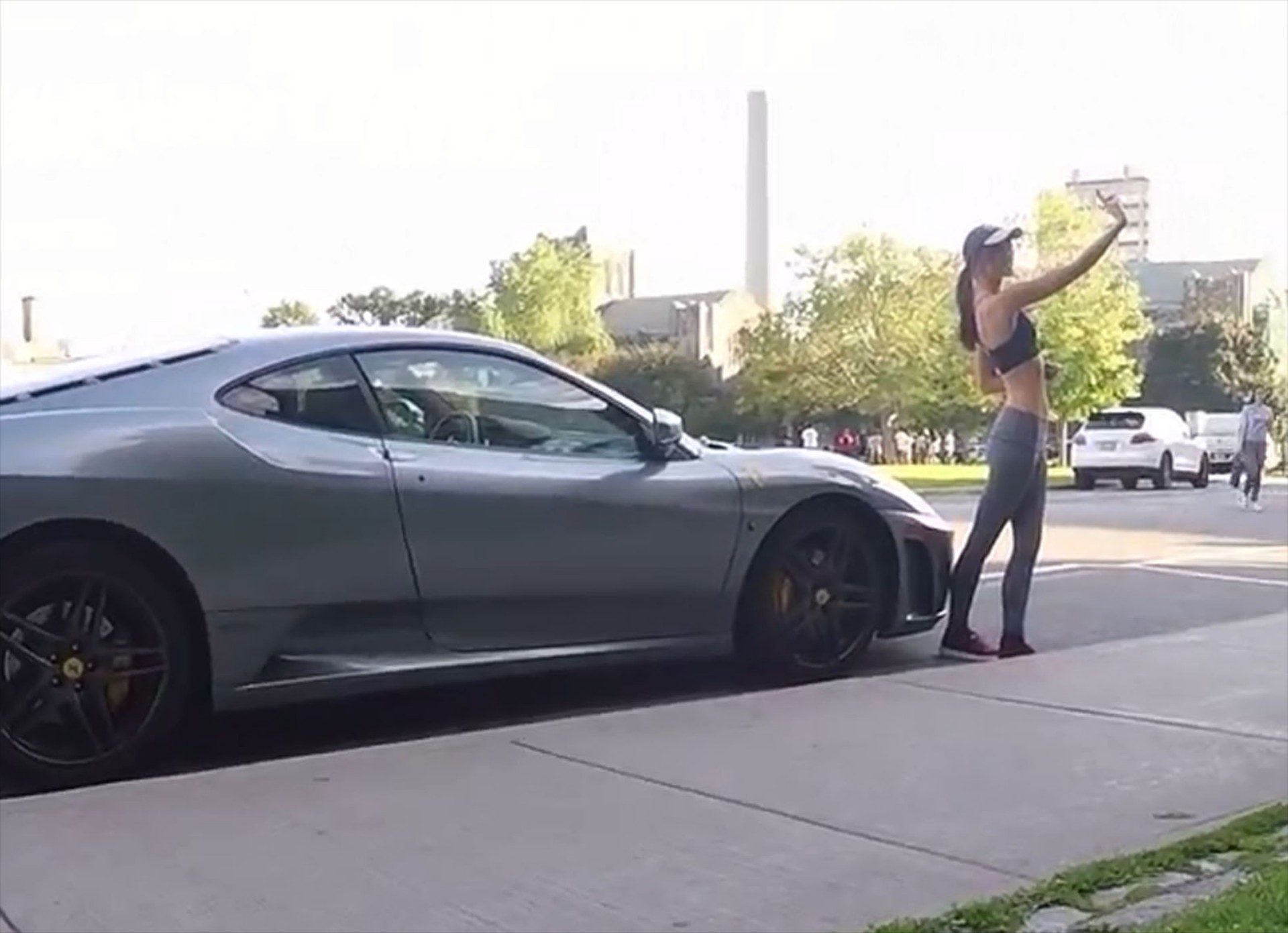 Τα supercars είναι «μαγνήτης» των selfies (VIDEO)