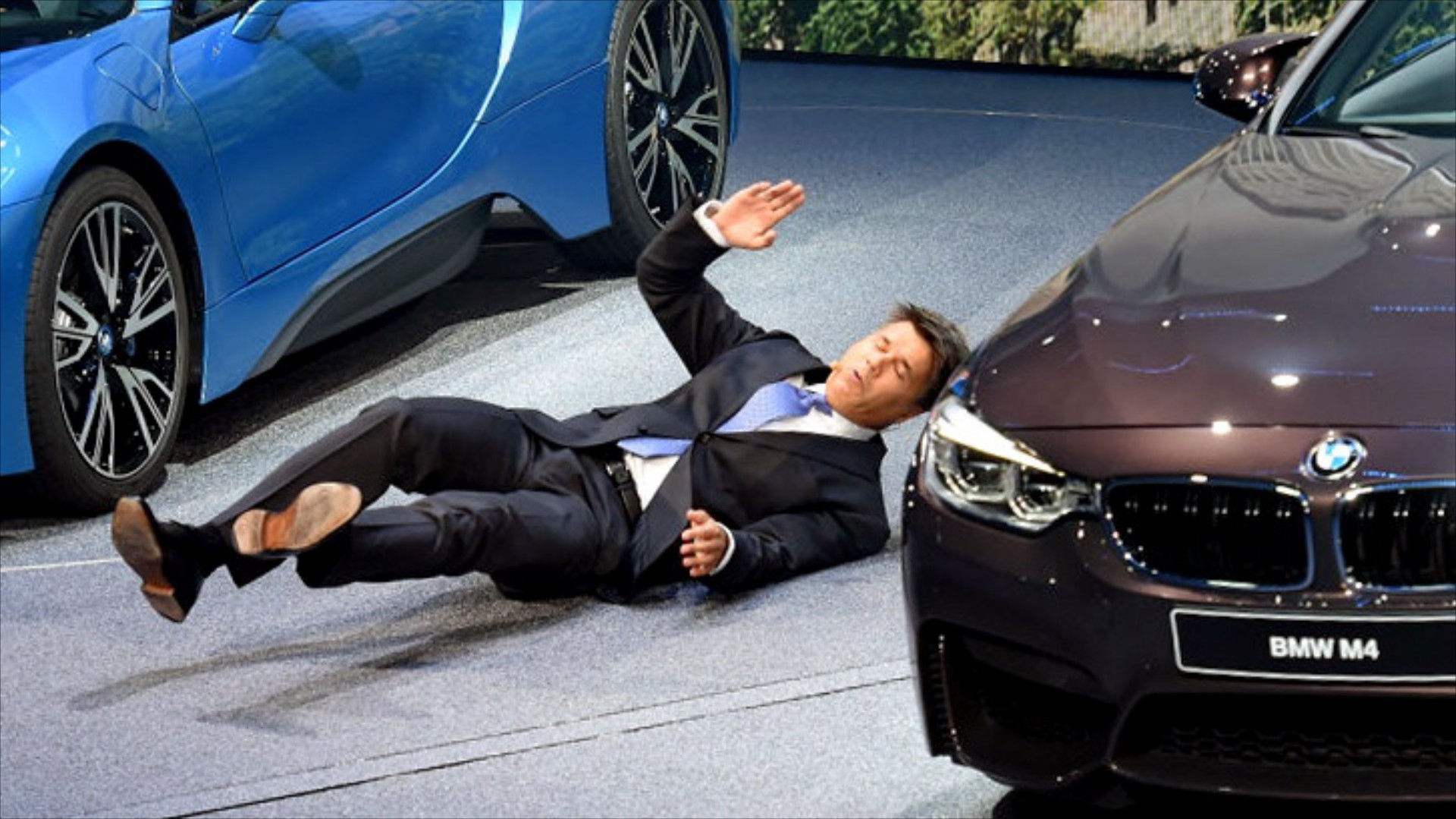 Ο CEO της BMW κατέρρευσε επί σκηνής στη Φρανκφούρτη (VIDEO)