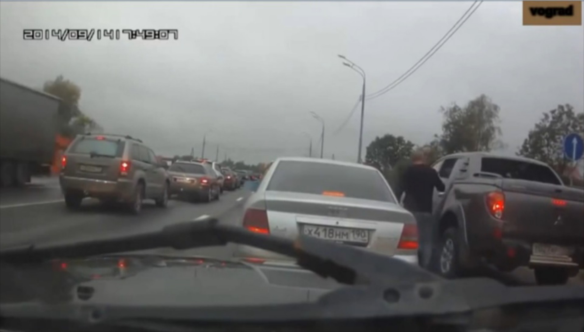 Video: Τσαμπουκάς σε λάθος αυτοκίνητο