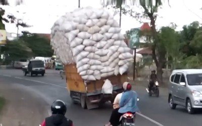 Θα πέσει… δεν θα πέσει; (VIDEO)