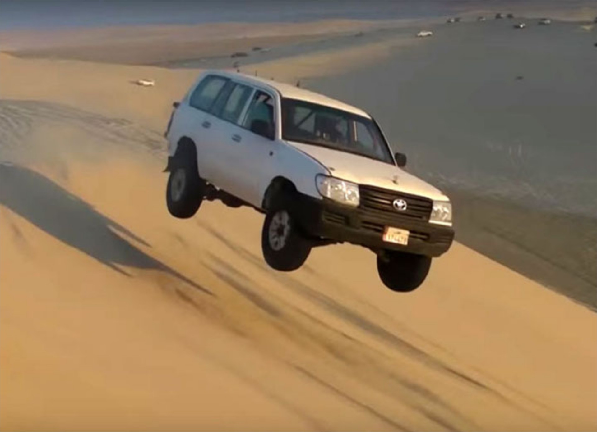 VIDEO: Έτσι οδηγούν στους αμμόλοφους του Κατάρ