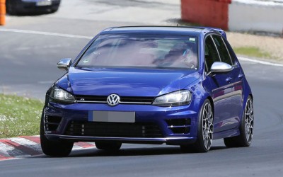 Έρχεται το ανανεωμένο VW Golf και το R400