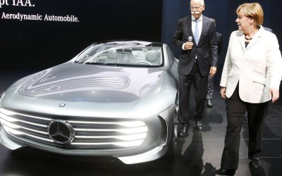 H Daimler εντυπωσιάστηκε με Apple & Google