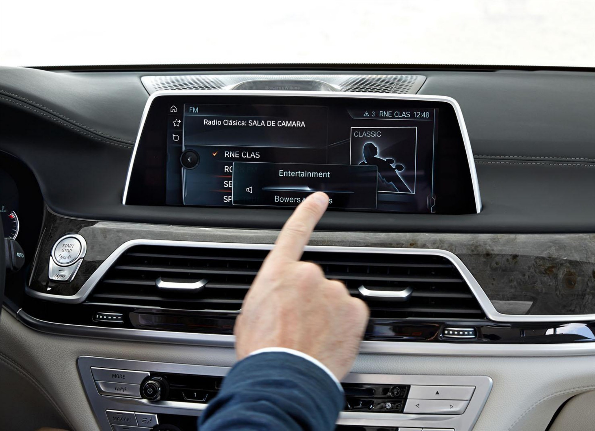 BMW: Στροφή στις οθόνες αφής