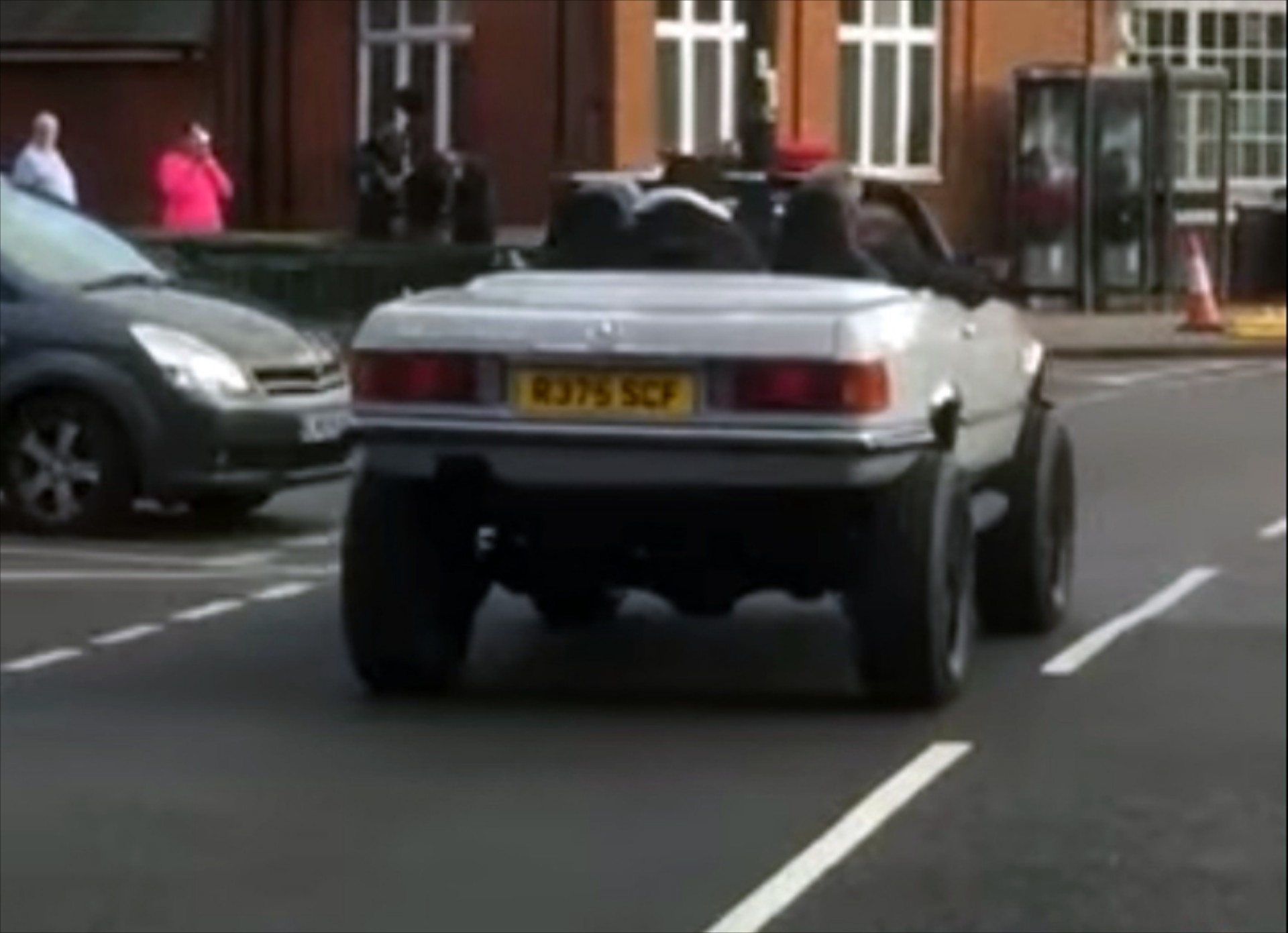 Ο Clarkson συνεχίζει τις τρέλες του (video)