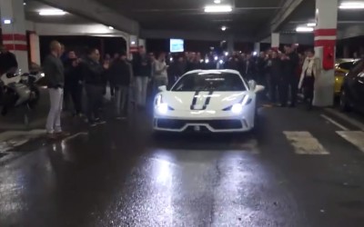 Τι συμβαίνει όταν 2 supercars κάνουν τη… διαφορά (video)