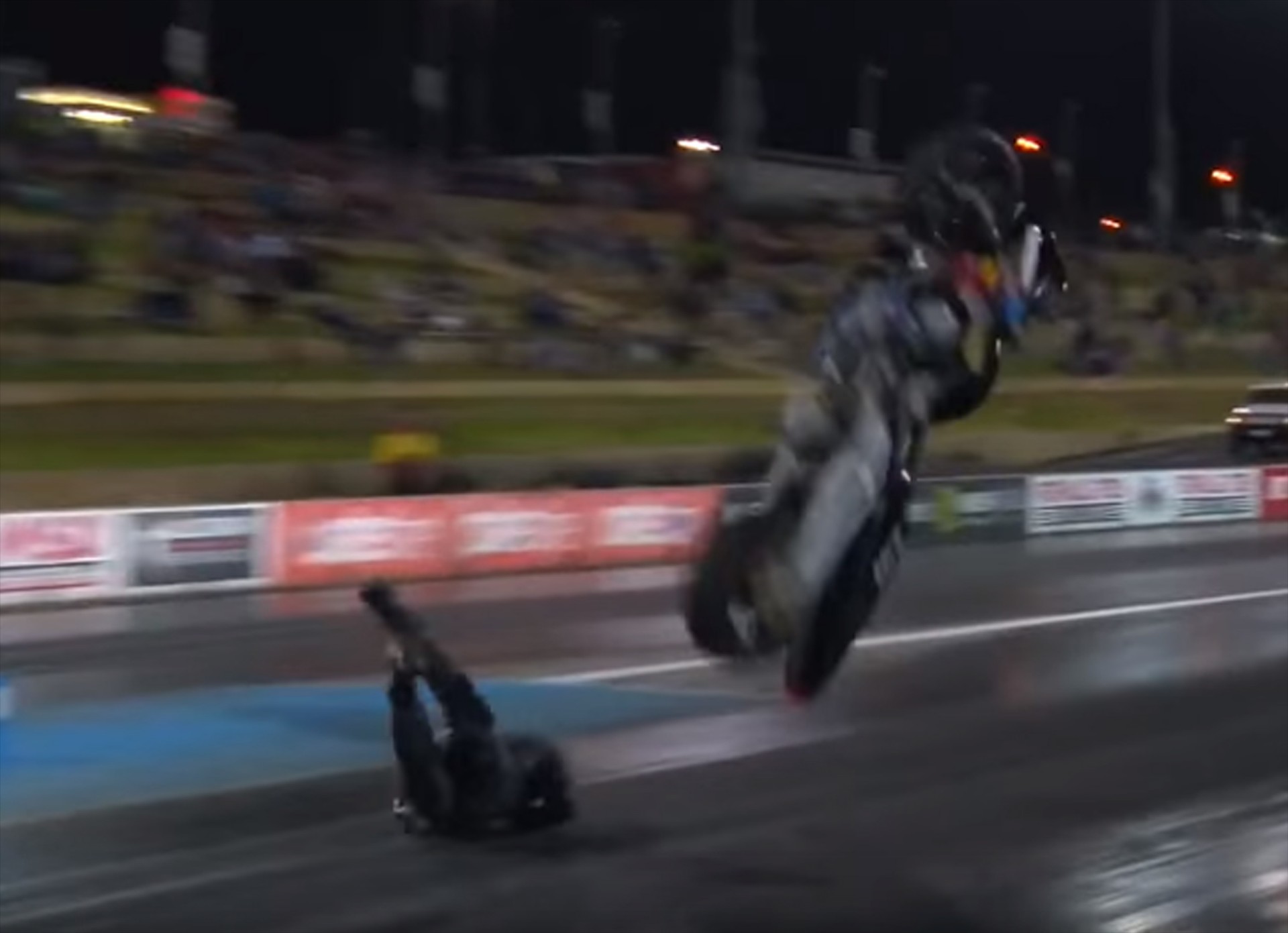 Dragsterάδικη μοτοσικλέτα απογειώνεται… (video)