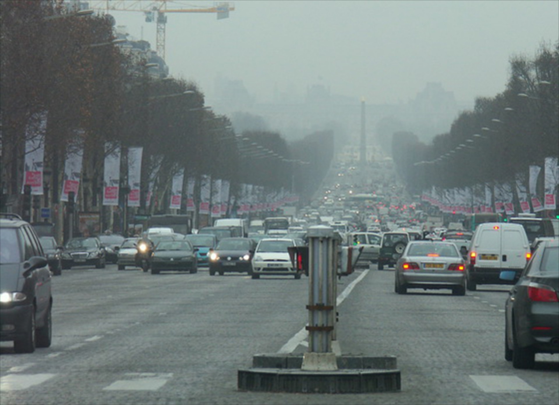 Οι Γάλλοι εξορίζουν τα παλιά αυτοκίνητα