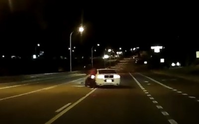 Όχι τσαμπουκάδες… ειδικά όταν είσαι στις 2 ρόδες (video)