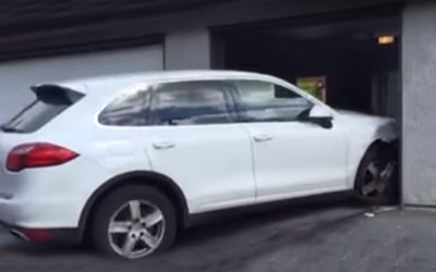 Έτσι «αποτελειώνεις» μια Porsche Cayenne (video)