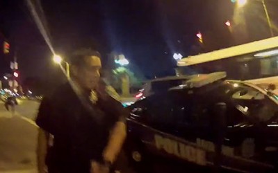 Κυνηγώντας Pokemon τράκαρε σε περιπολικό (video)