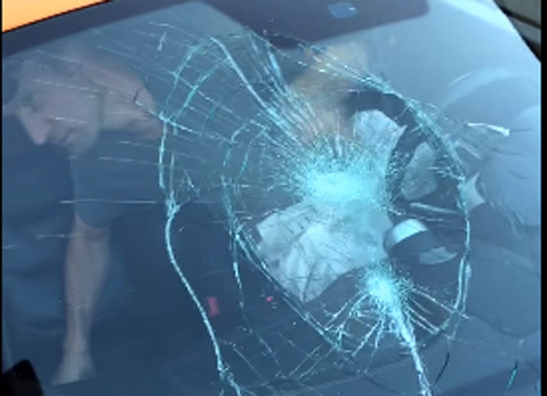 Ένας skater τιμωρεί μια McLaren (video)