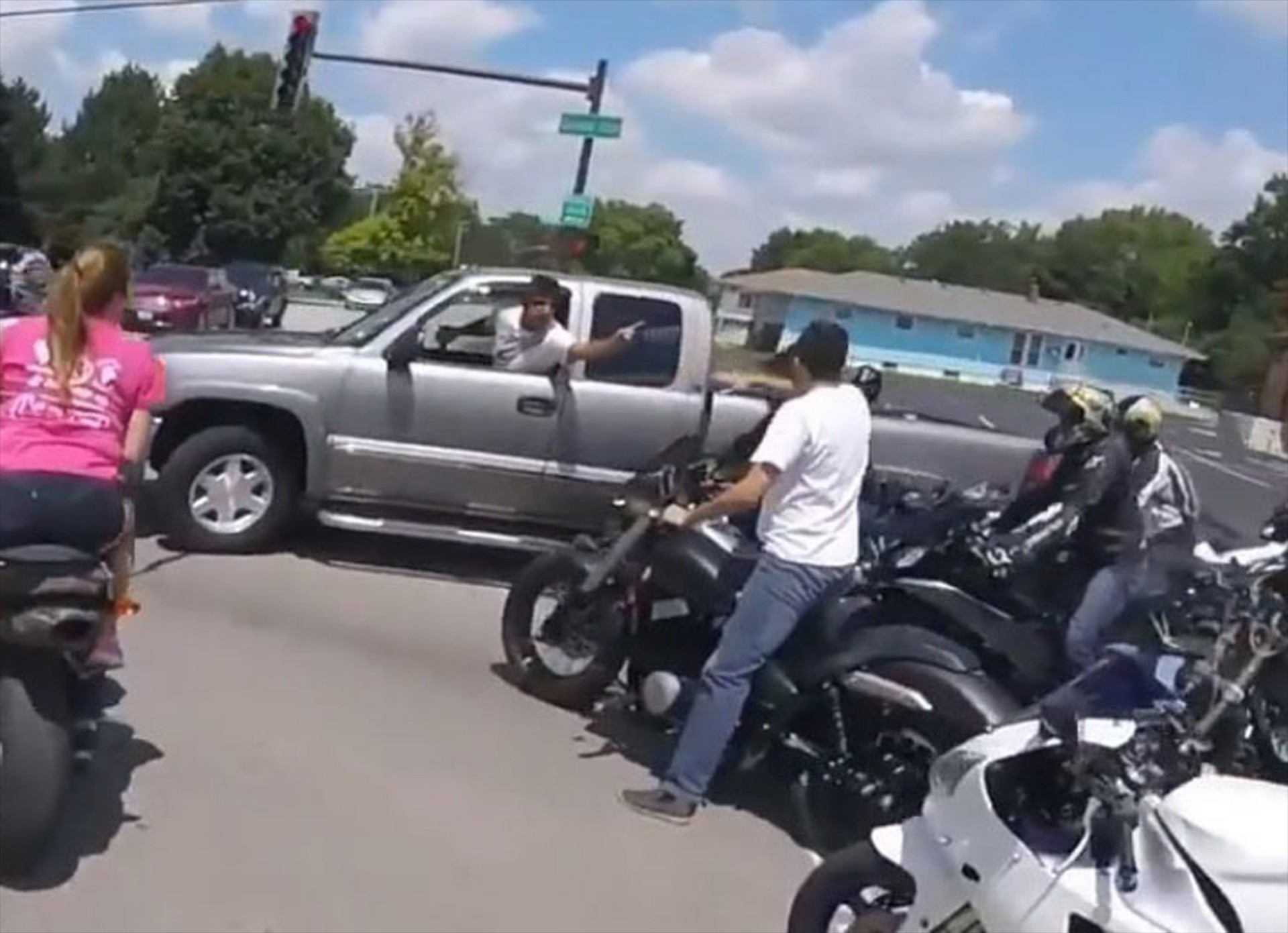 Πολλά νεύρα στον δρόμο… (video)