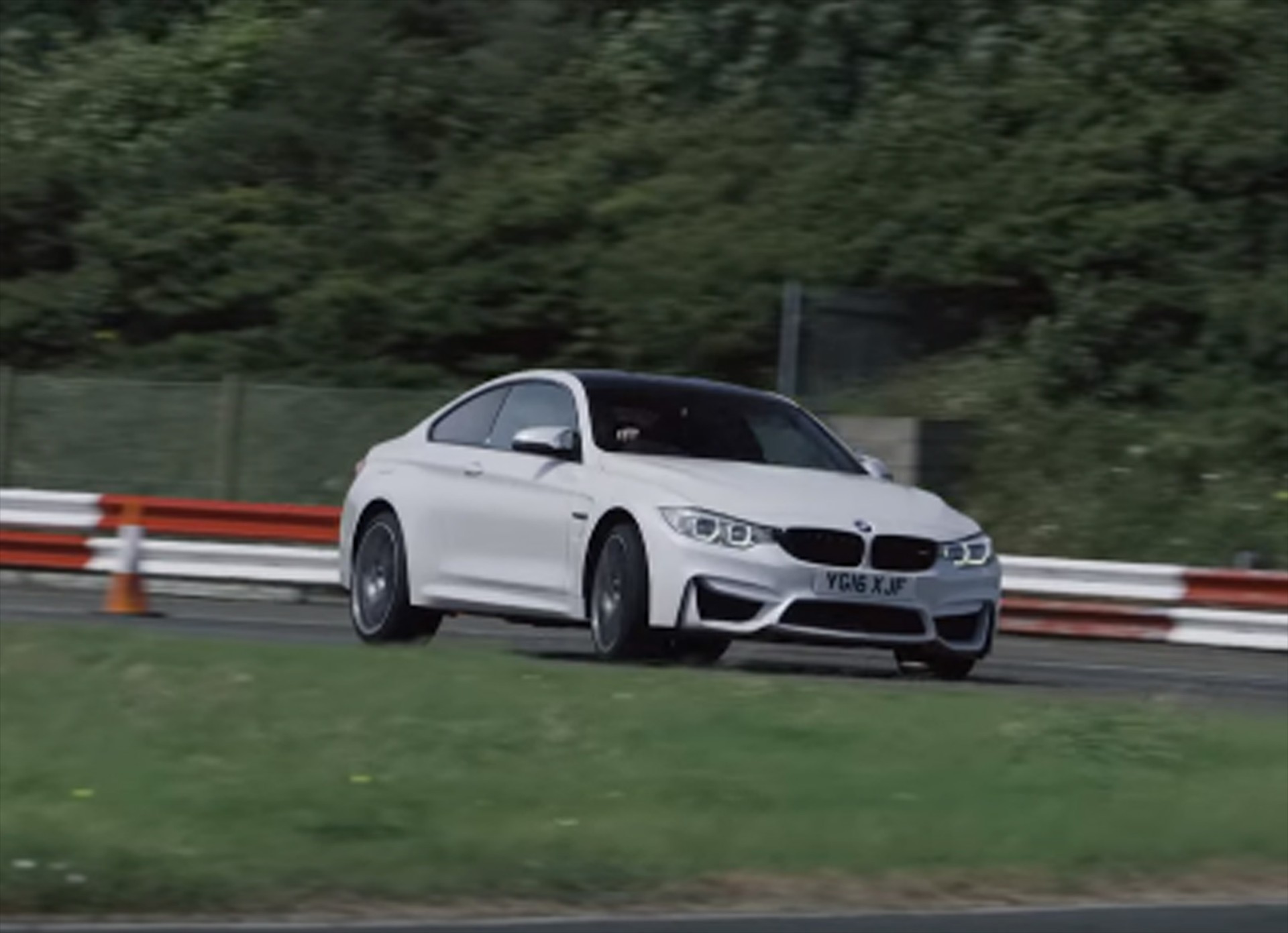 BMW M2 vs M4 vs 1M (video)