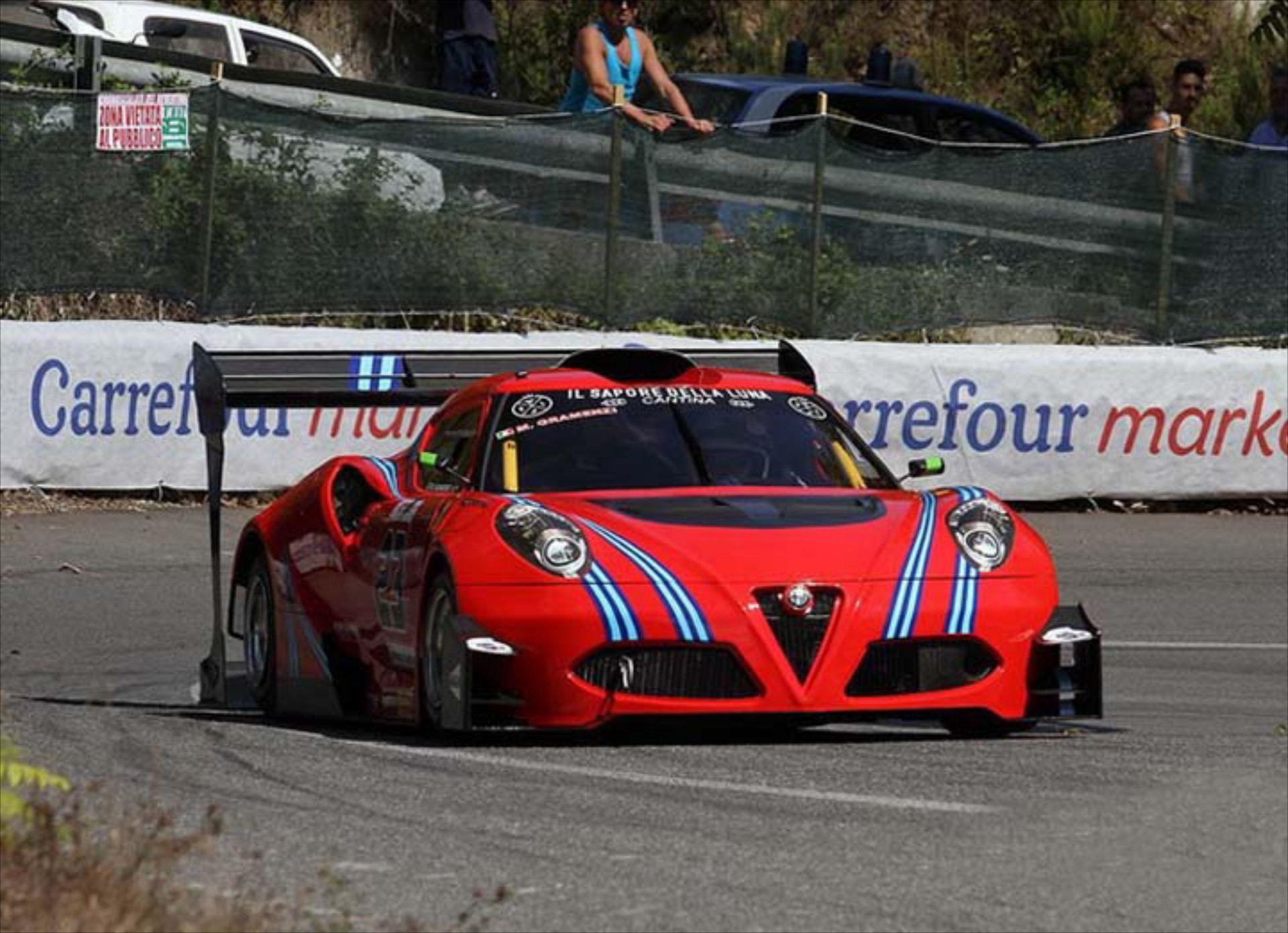 Alfa Romeo 4C 600 ίππων σε ανάβαση (video)