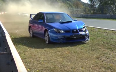 Διπλό χτύπημα δέχτηκε το Subaru Impreza (video)