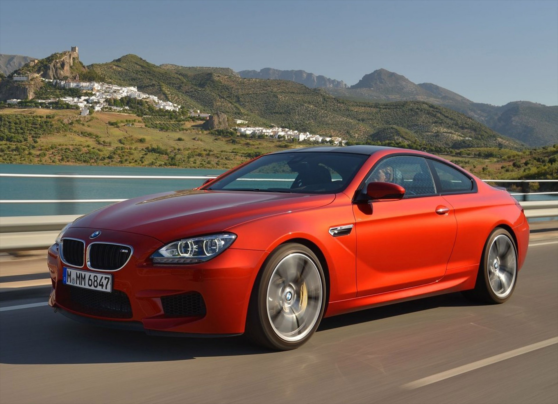Την «έκαψε» την BMW M6 η Τζούλια (video)