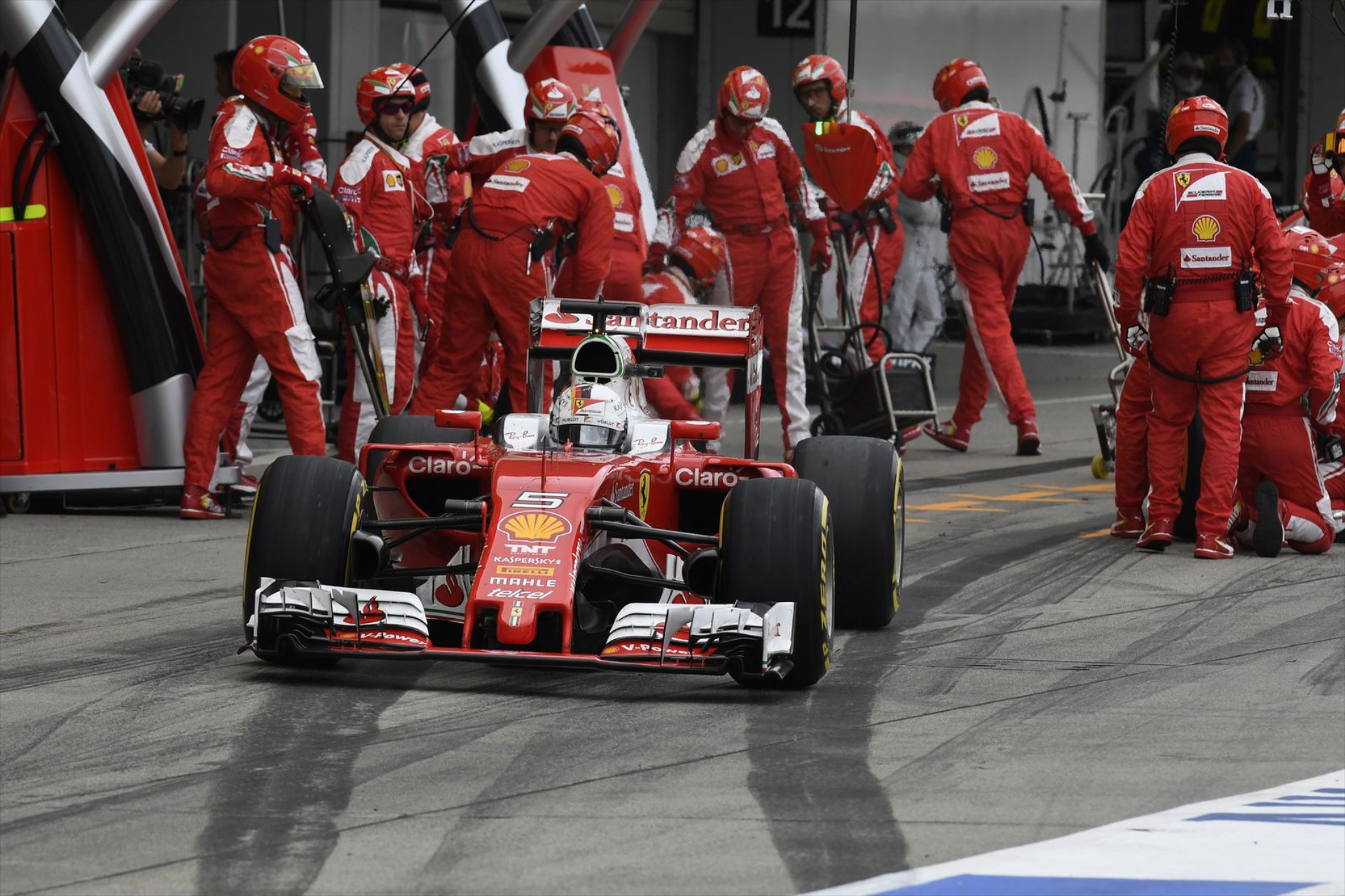 F1: «H Ferrari δεν είναι πια ομάδα Formula 1…»