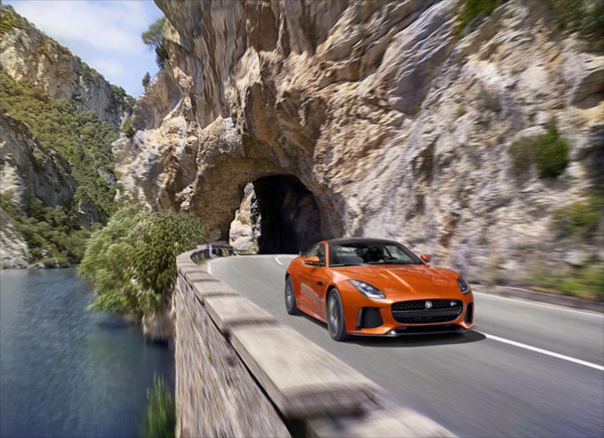 Κεντρομήχανη η επόμενη Jaguar