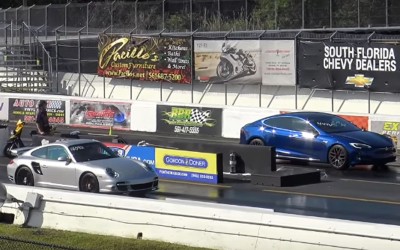 Μία Porsche… τα βάζει με το «ρεύμα» (video)