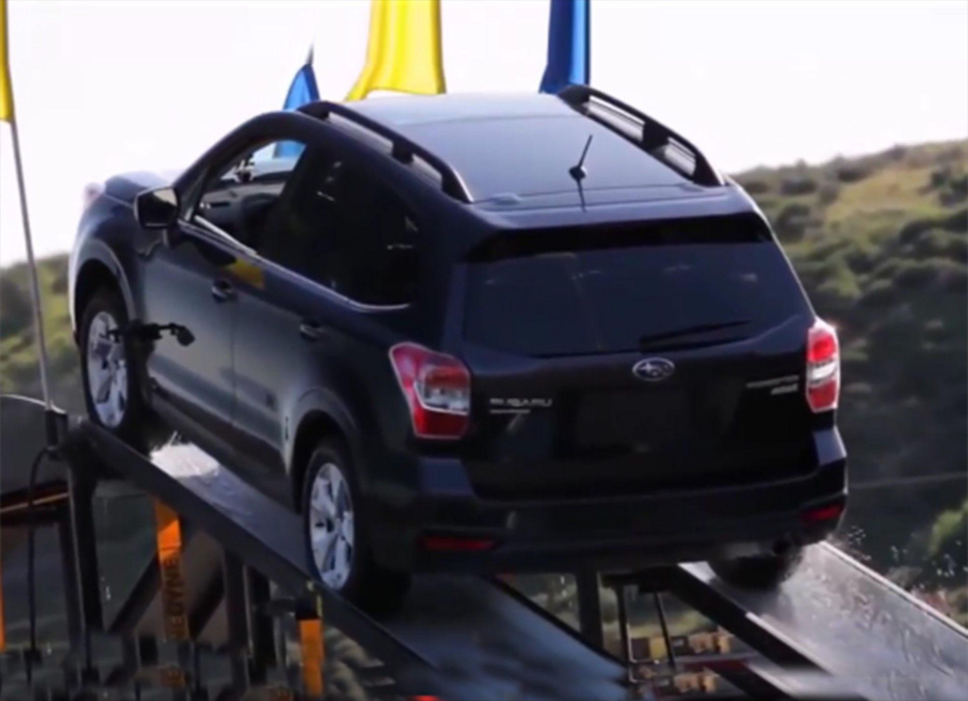 Ένα Subaru Forester δοκιμάζεται στα... δύσκολα (video)