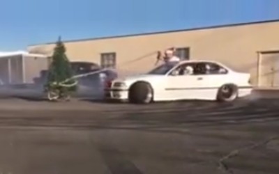 Δεν είναι πάντα βαρετό το στόλισμα του δέντρου (video)