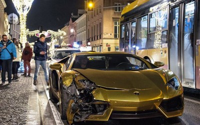 Χρυσή Lamborghini που χρειάζεται… αλοιφή! (video)